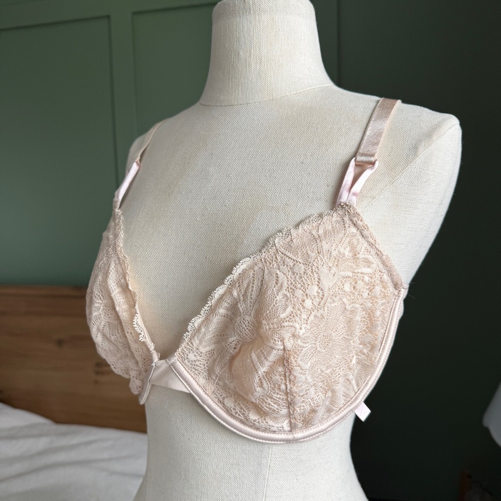 Victoria's Secret Cream Sheer Lace Bra with Adjustable Straps Without Padding